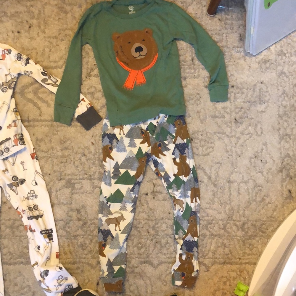 Two pairs of boys pajamas size 4T - Picture 3 of 5